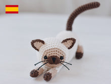 Load image into Gallery viewer, Patrón de ganchillo Gato Siamés, ESPANOL - Firefly Crochet