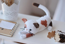Load image into Gallery viewer, Patrón de ganchillo Gato Calicó, ESPANOL - Firefly Crochet