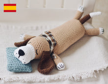 Load image into Gallery viewer, Patrón de ganchillo Perro Dormilón Patrón en ESPANOL - Firefly Crochet