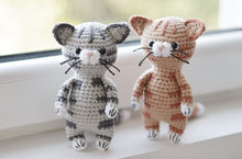 Load image into Gallery viewer, Patrón de ganchillo Alex el Gato, Patrón en ESPANOL - Firefly Crochet