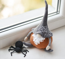 Load image into Gallery viewer, Gnomo y Araña para Halloween, ESPANOL - Firefly Crochet