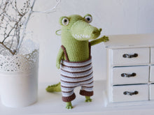 Load image into Gallery viewer, Crochet pattern Crocodile & Frog Amigurumi Toy - Firefly Crochet