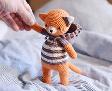 Load image into Gallery viewer, Katze und Löwe Amigurumi Häkelanleitung – 2 in 1 Kätzchen Hoodie PDF - Firefly Crochet
