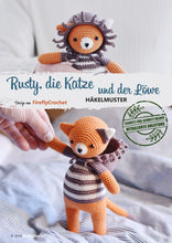 Load image into Gallery viewer, Katze und Löwe Amigurumi Häkelanleitung – 2 in 1 Kätzchen Hoodie PDF - Firefly Crochet

