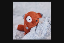 Load and play video in Gallery viewer, Tom el Zorrito – Patrón Amigurumi Gratis en PDF
