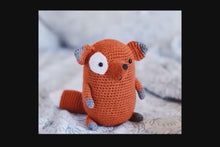 Load and play video in Gallery viewer, Tom le Petit Renard – Modèle Amigurumi Gratuit en PDF
