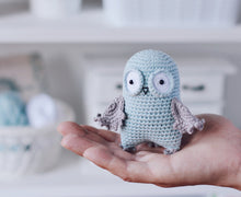 Load image into Gallery viewer, Minty the Owl, FREE Crochet Pattern in ENGLISH - Firefly Crochet
