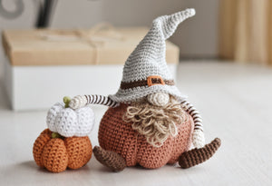 Мастер-класс - Осенний гном и тыквы, описание вязаных крючком игрушек - Firefly Crochet