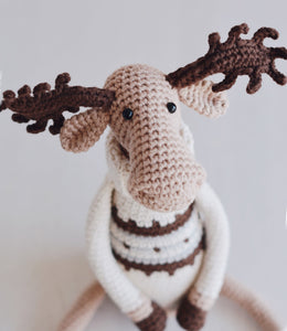 Мастер-класс - Лось Ричард в свитере, описание вязаной крючком игрушки - Firefly Crochet