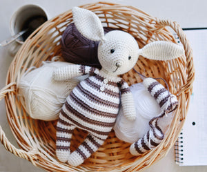 Мастер-класс - Спящий кролик и кролик в пижаме, описание вязаной крючком игрушки - Firefly Crochet