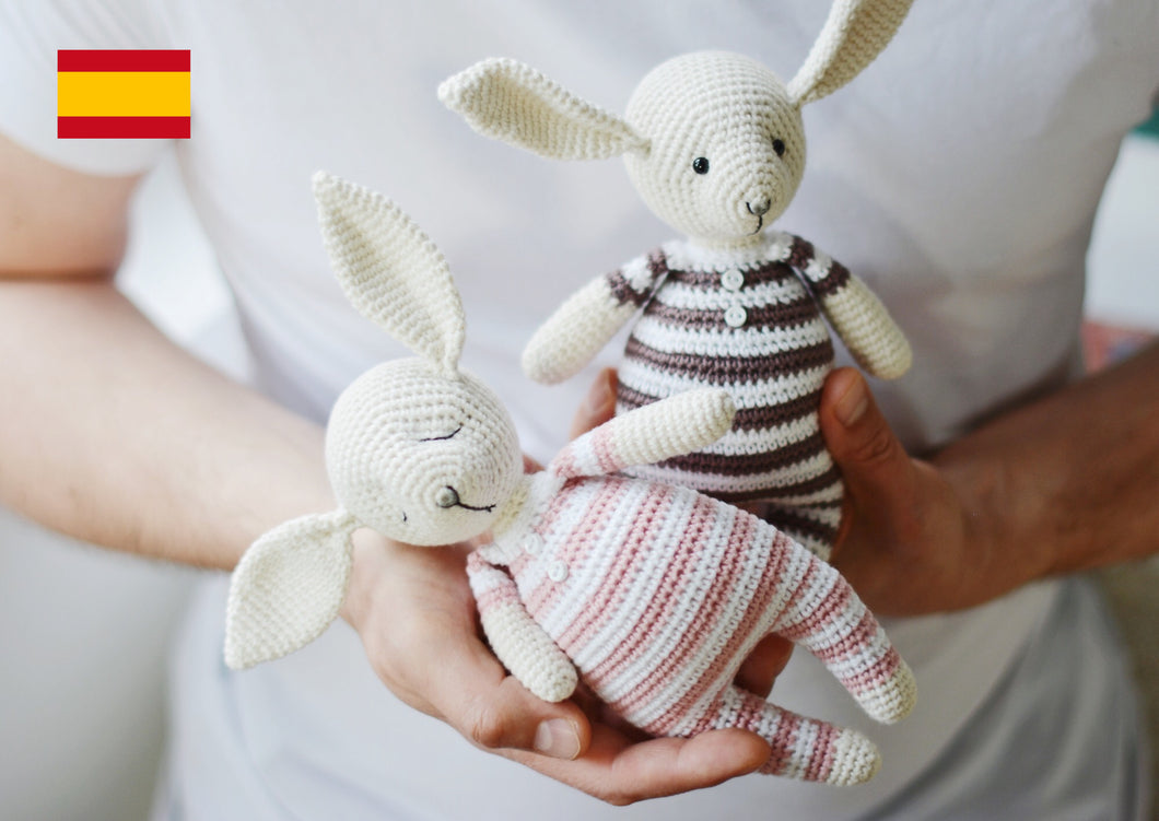 Patrón de ganchillo Conejos en pijama, ESPANOL - Firefly Crochet