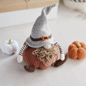 Patrón de ganchillo, Gnomo de otoño con Сalabazas, ESPANOL - Firefly Crochet