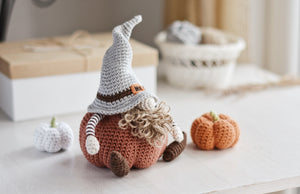 Мастер-класс - Осенний гном и тыквы, описание вязаных крючком игрушек - Firefly Crochet