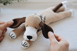Patrón de ganchillo Charlie el Perro Dormilón, ESPANOL - Firefly Crochet