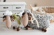 Load image into Gallery viewer, Мастер-класс - Барашек, описание вязаной крючком игрушки - Firefly Crochet
