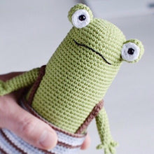 Load image into Gallery viewer, Crochet pattern Crocodile &amp; Frog Amigurumi Toy - Firefly Crochet
